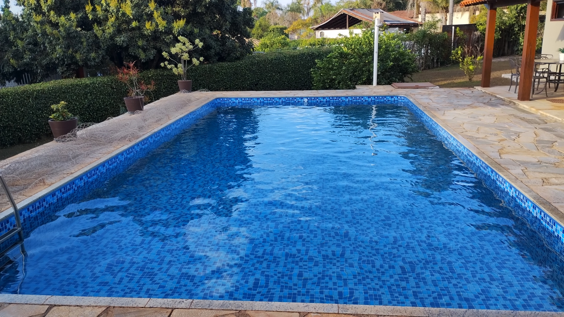 Piscina residencial abastecida pela Candanga Transportes