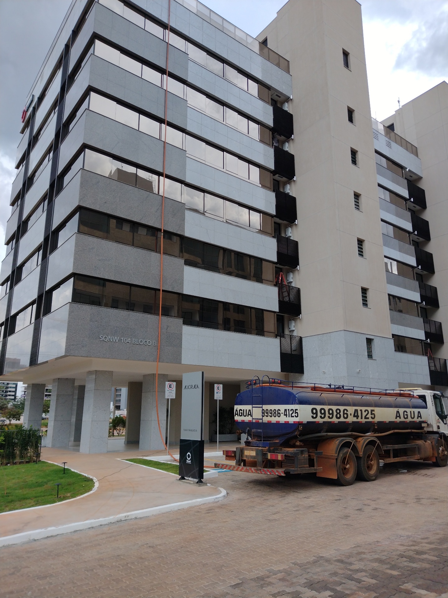 Abastecimento de condomínio com caminhão pipa